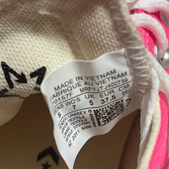 COPY - Woman’s Size 7 converse shoes. Never worn. Color is bright pink. - Picture 5 of 5